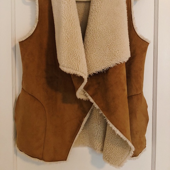 shearling suede vest ❄️ Velvet by Graham & Spencer - Picture 2 of 4